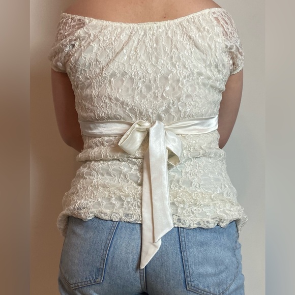 Lace detailed top with a silk ribbon tied in the back, perfect for picnic :3 - Picture 4 of 9